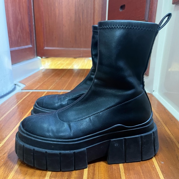 Bershka Shoes - Bershka Platform Lug Sole Boot